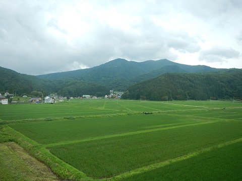 4.古海盆地と斑尾山.jpg