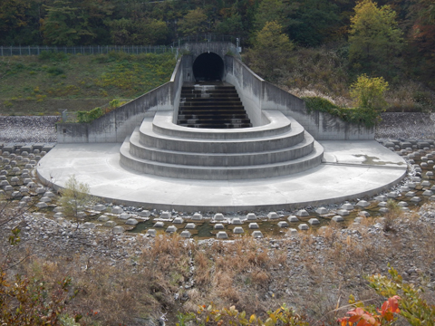 5.miwa-dam4b.jpg